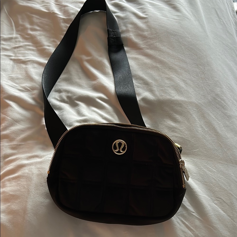 Lululemon Black Crossbody Bag - Picture 1 of 2